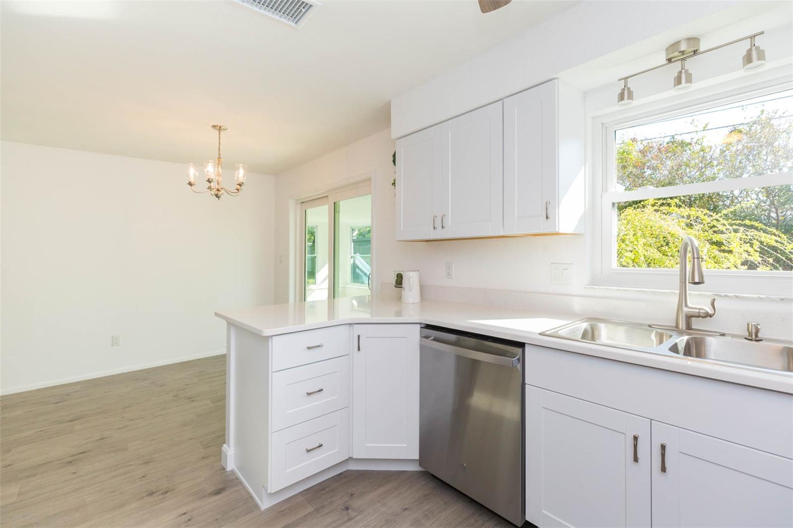 Image 14 of 36 For 5938 4th Avenue S