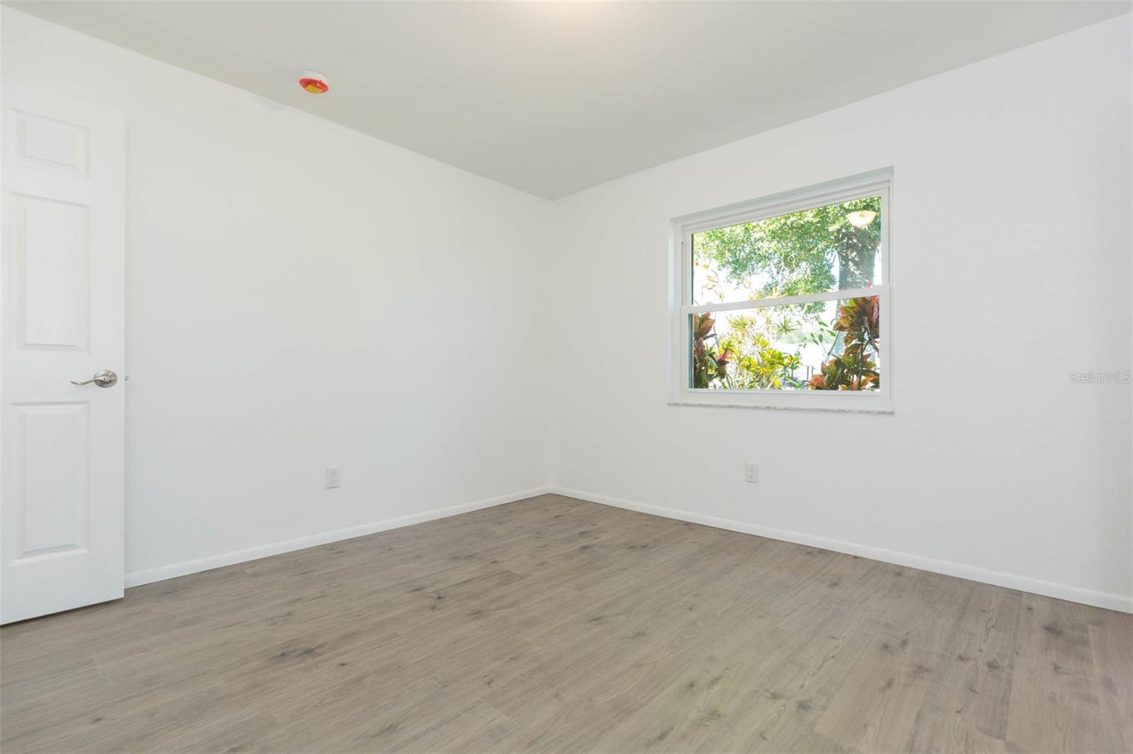 Image 18 of 36 For 5938 4th Avenue S