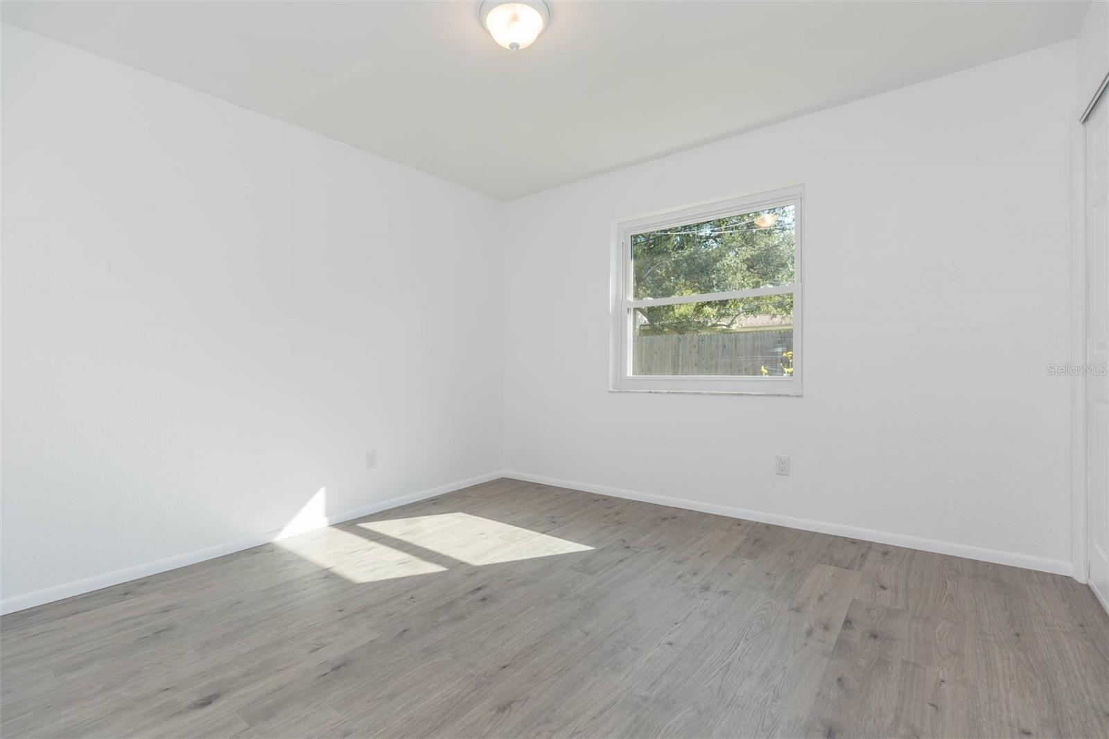 Image 23 of 36 For 5938 4th Avenue S