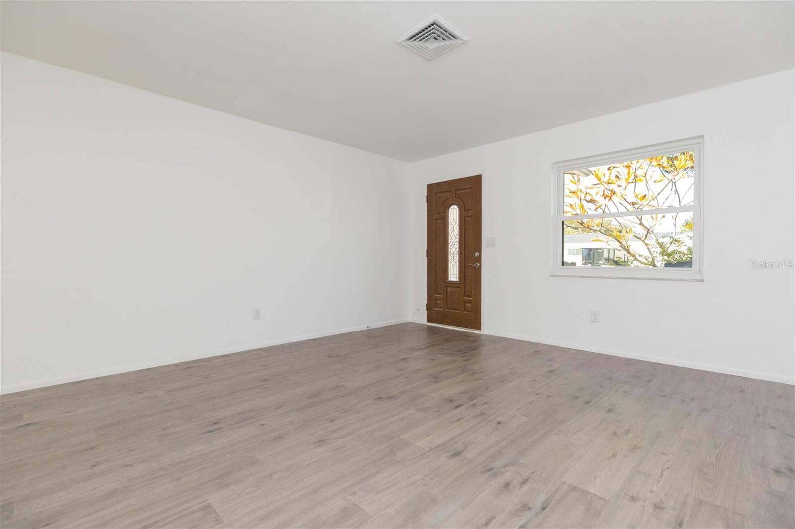 Image 7 of 36 For 5938 4th Avenue S