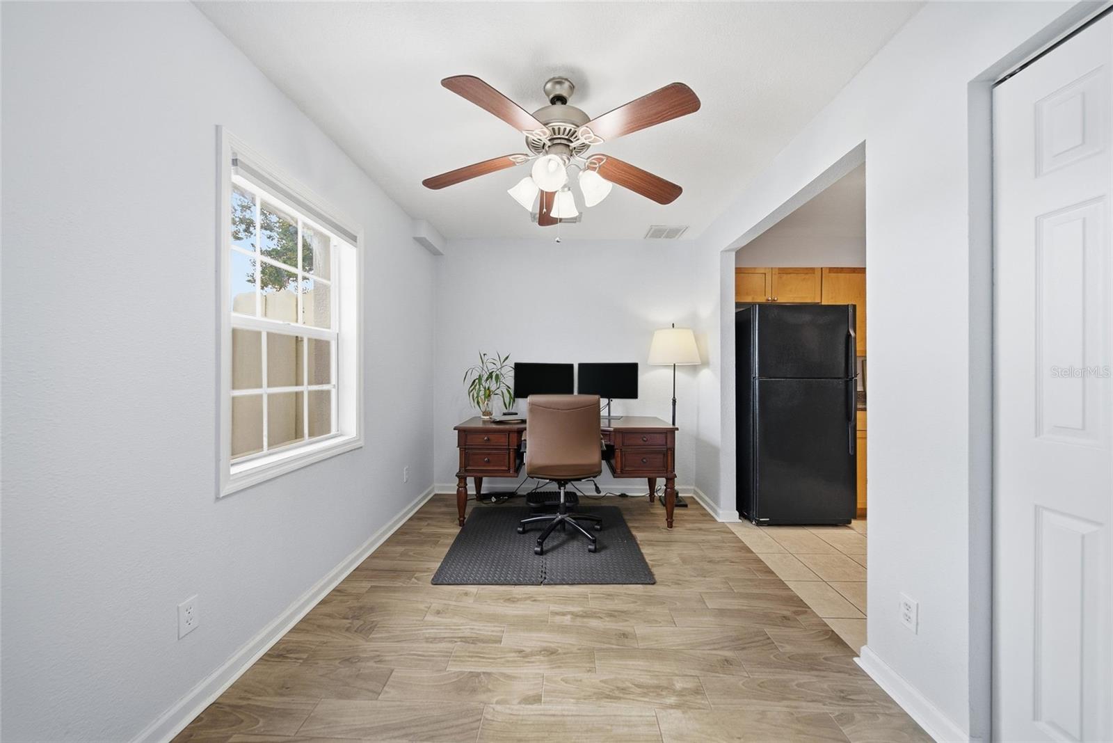 Image 10 of 36 For 220 Pompano Drive Se D