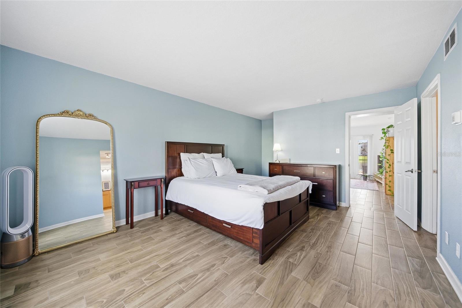 Image 12 of 36 For 220 Pompano Drive Se D