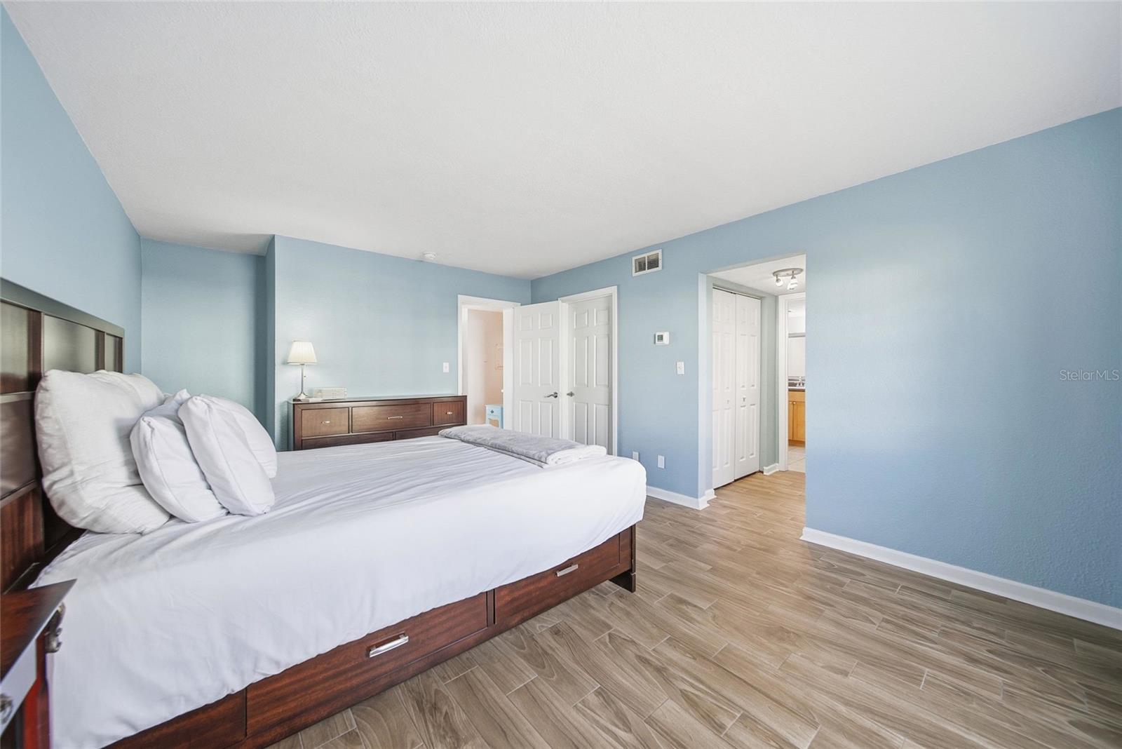 Image 13 of 36 For 220 Pompano Drive Se D