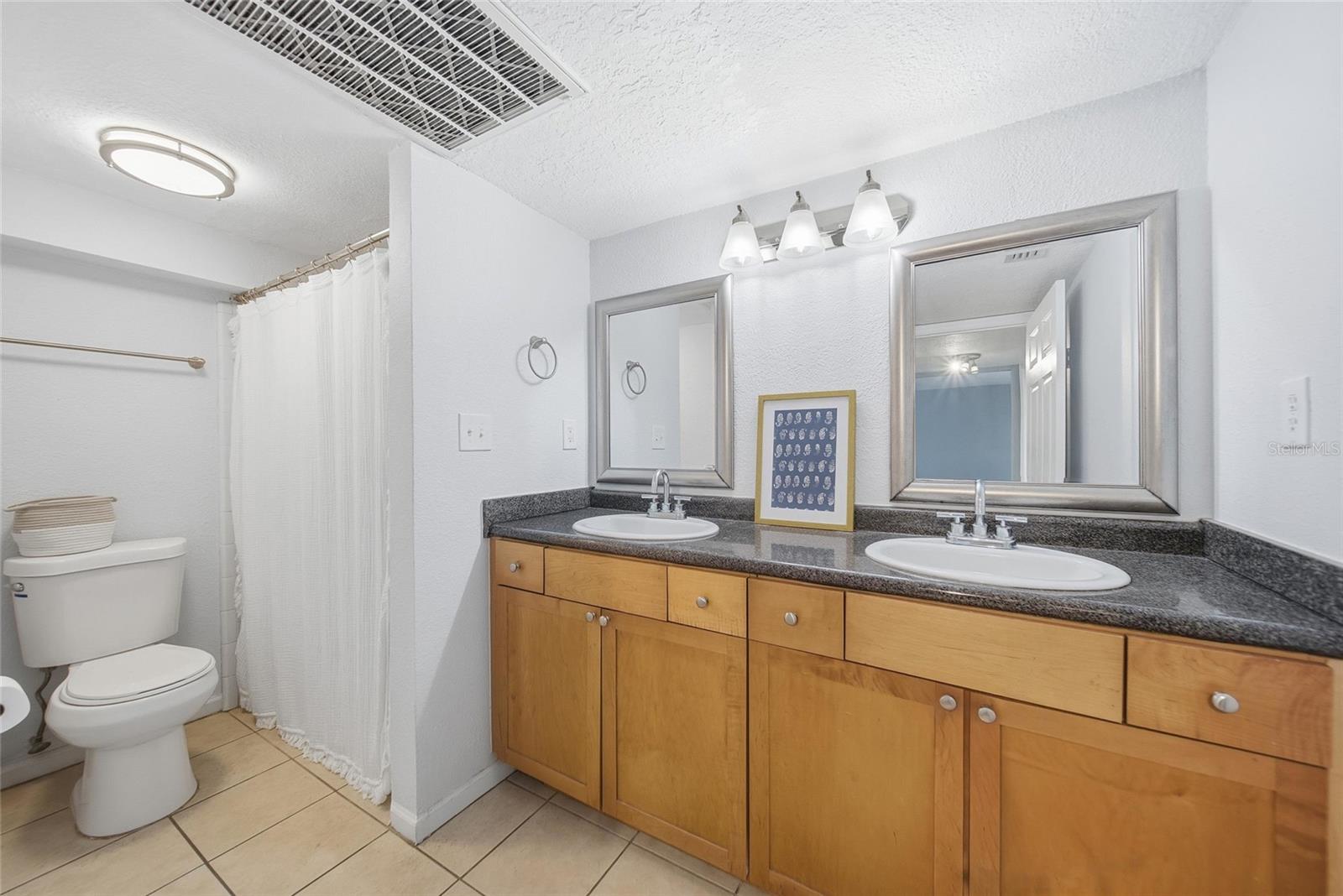 Image 16 of 36 For 220 Pompano Drive Se D