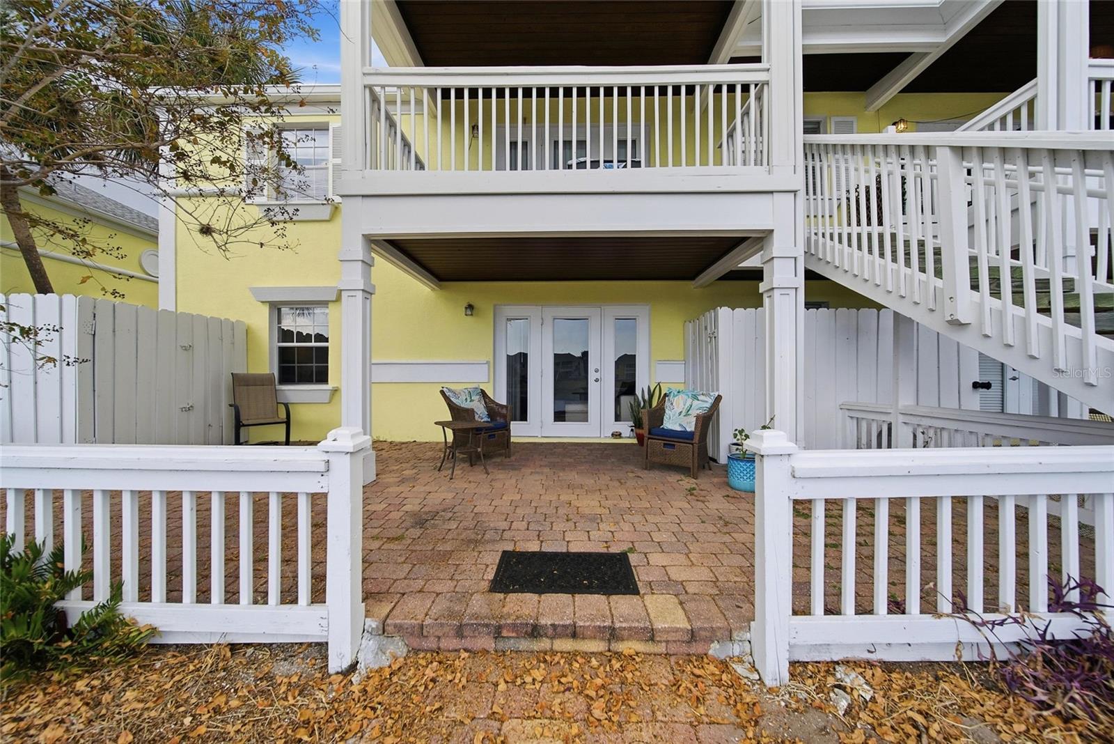 Image 18 of 36 For 220 Pompano Drive Se D