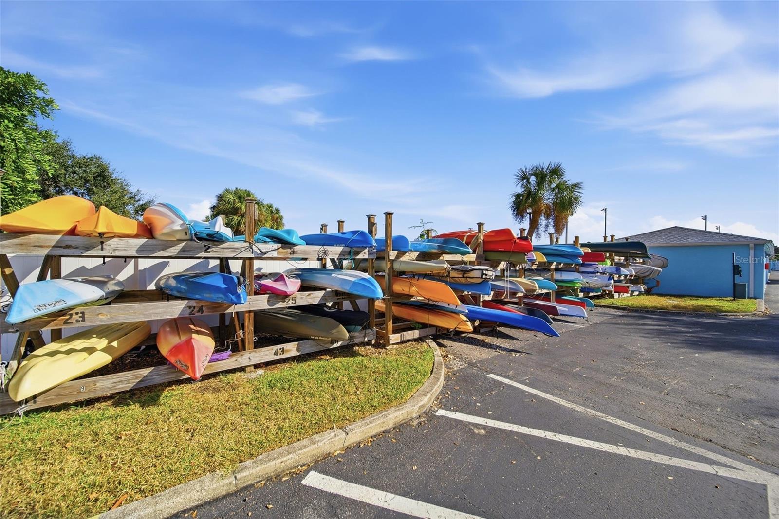 Image 21 of 36 For 220 Pompano Drive Se D