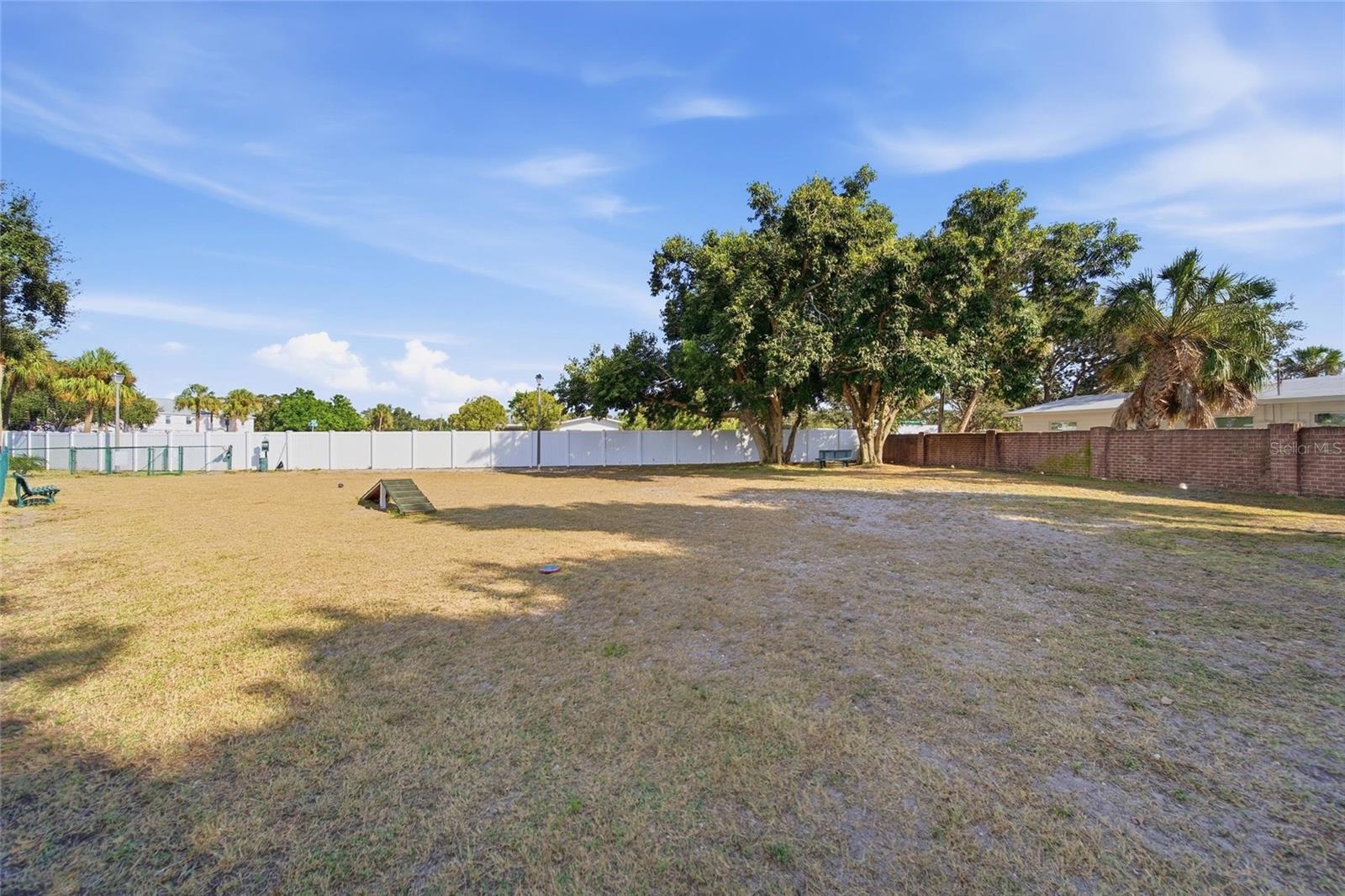 Image 23 of 36 For 220 Pompano Drive Se D