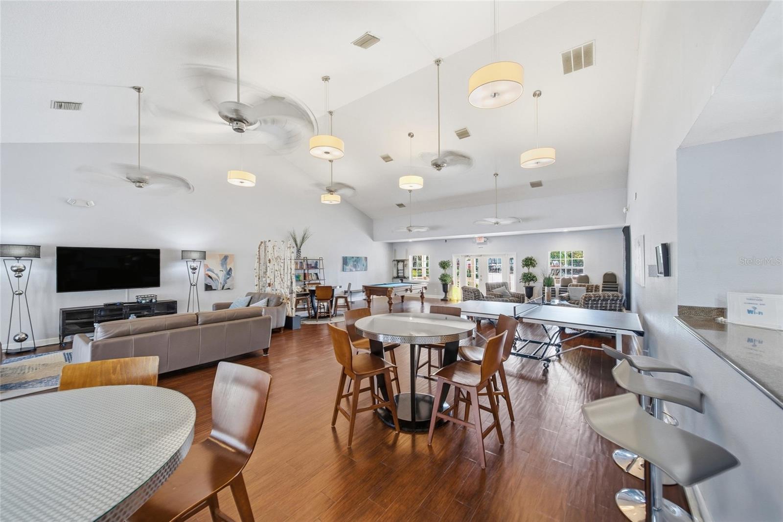 Image 24 of 36 For 220 Pompano Drive Se D