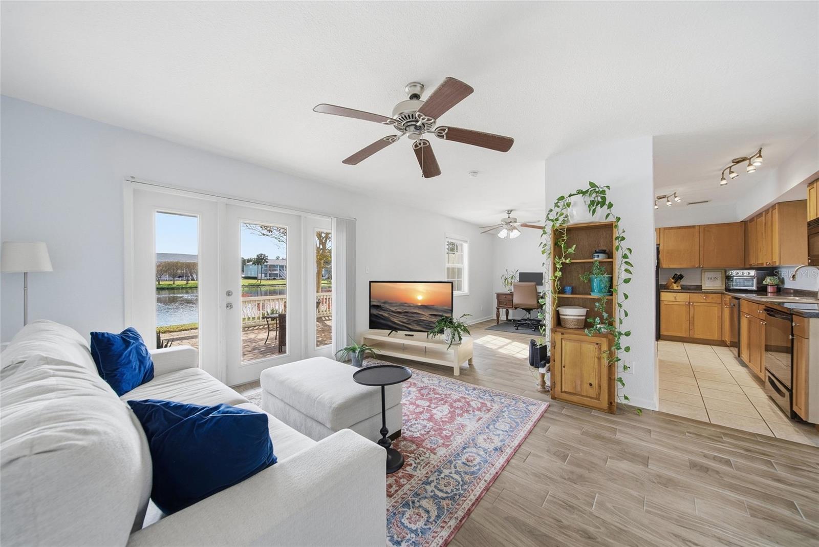 Image 3 of 36 For 220 Pompano Drive Se D