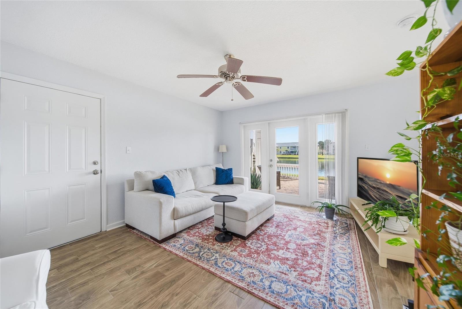 Image 5 of 36 For 220 Pompano Drive Se D