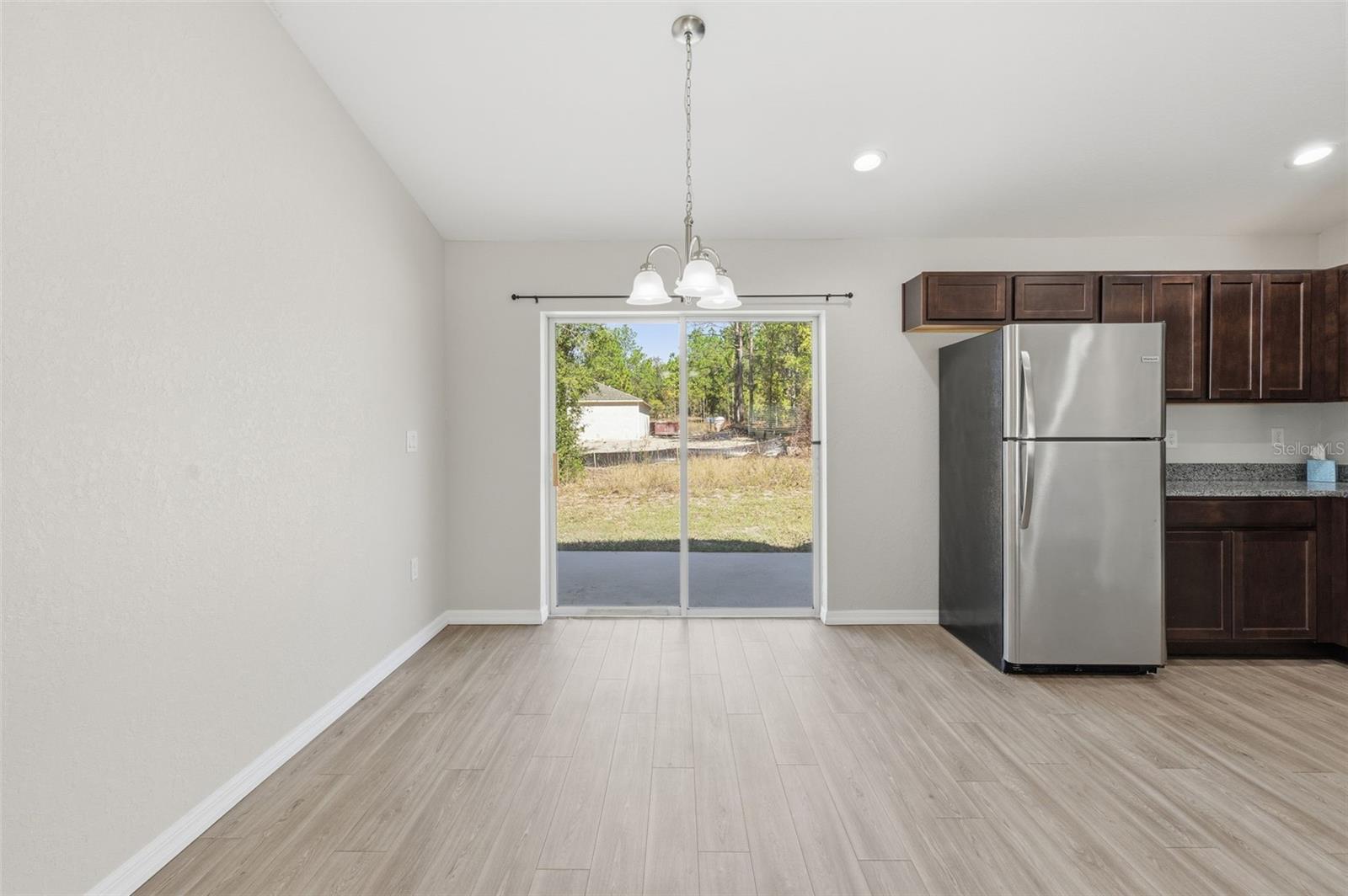 Listing photo id 11 for 2039 Shellbark Drive