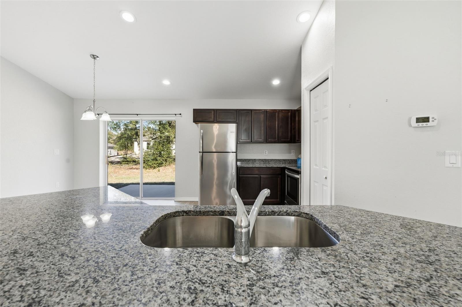 Listing photo id 14 for 2039 Shellbark Drive