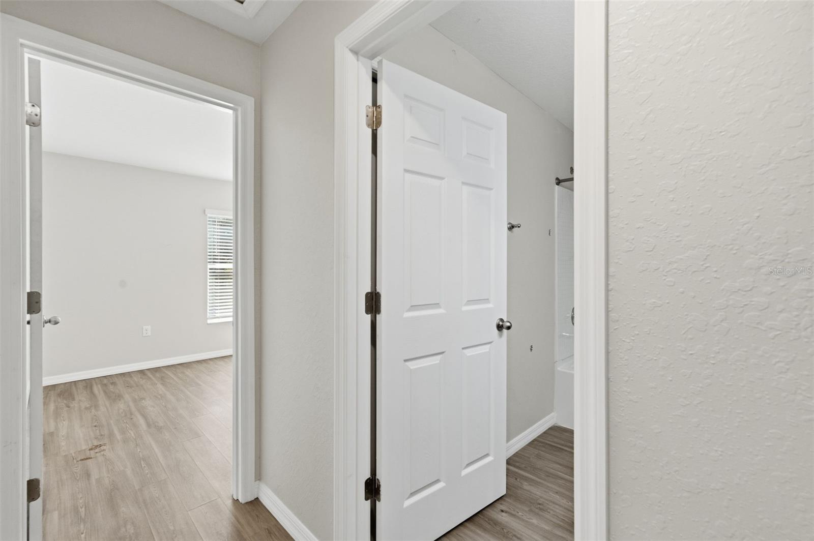 Listing photo id 20 for 2039 Shellbark Drive