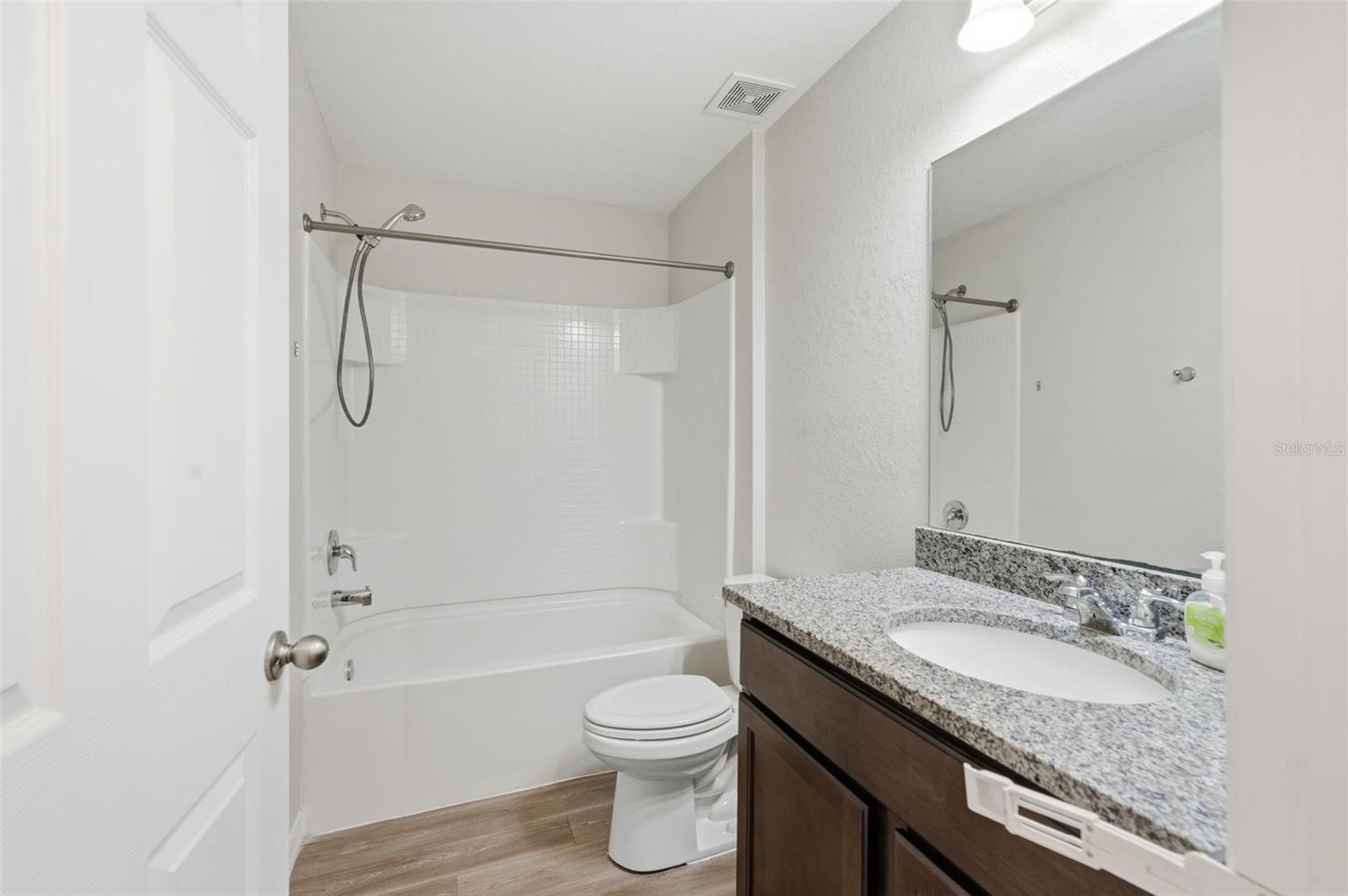 Listing photo id 21 for 2039 Shellbark Drive