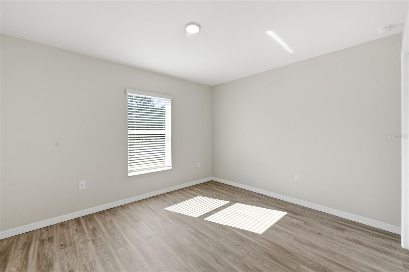 Listing photo id 23 for 2039 Shellbark Drive