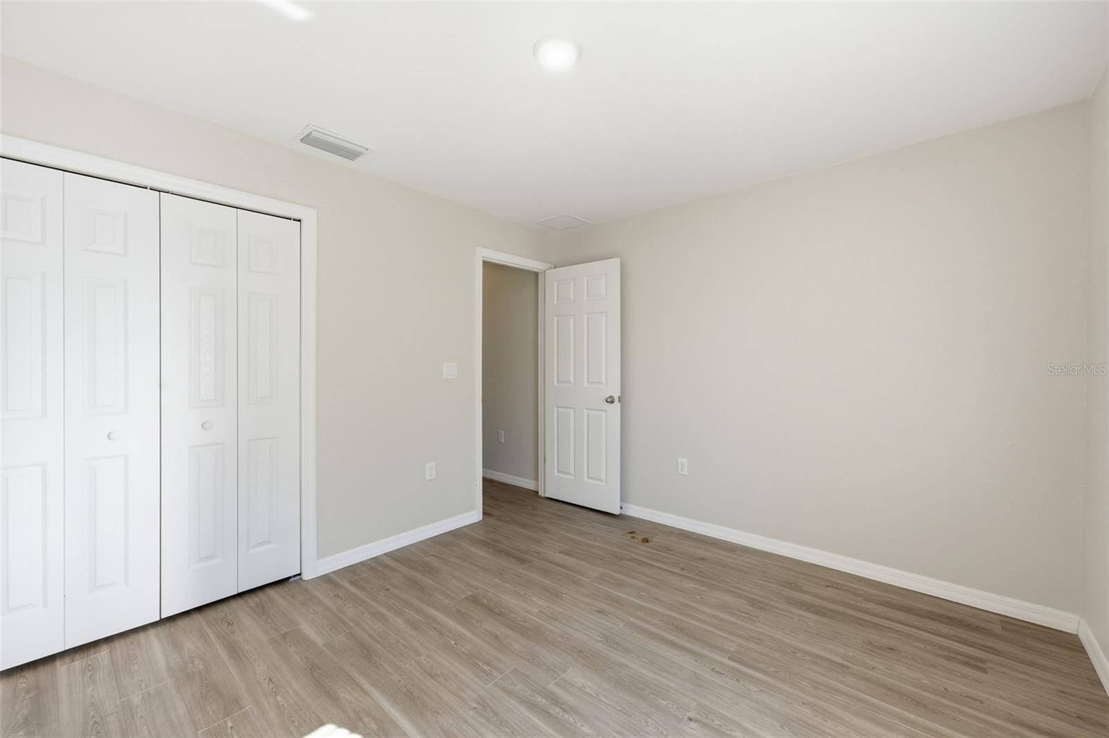 Listing photo id 25 for 2039 Shellbark Drive