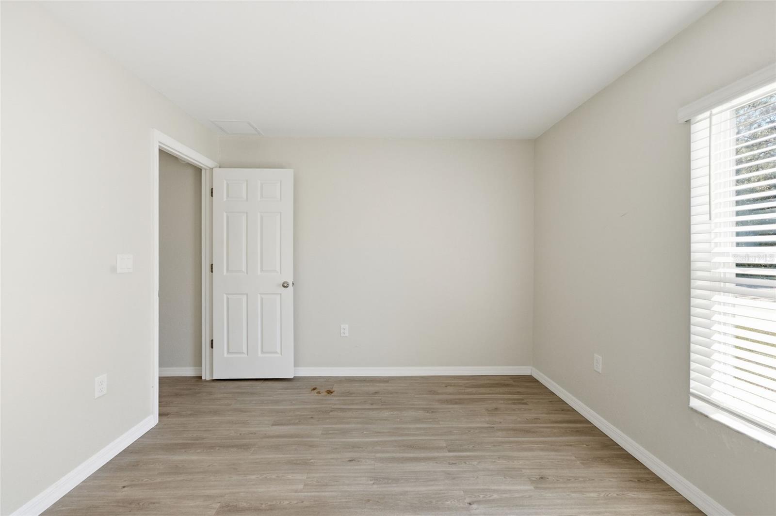 Listing photo id 26 for 2039 Shellbark Drive