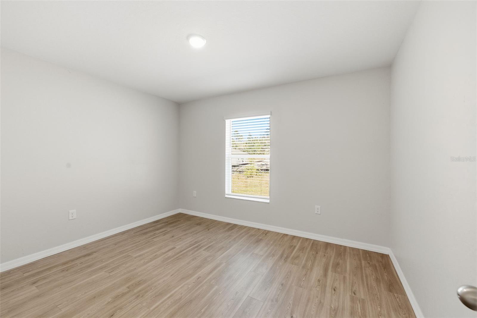 Listing photo id 27 for 2039 Shellbark Drive