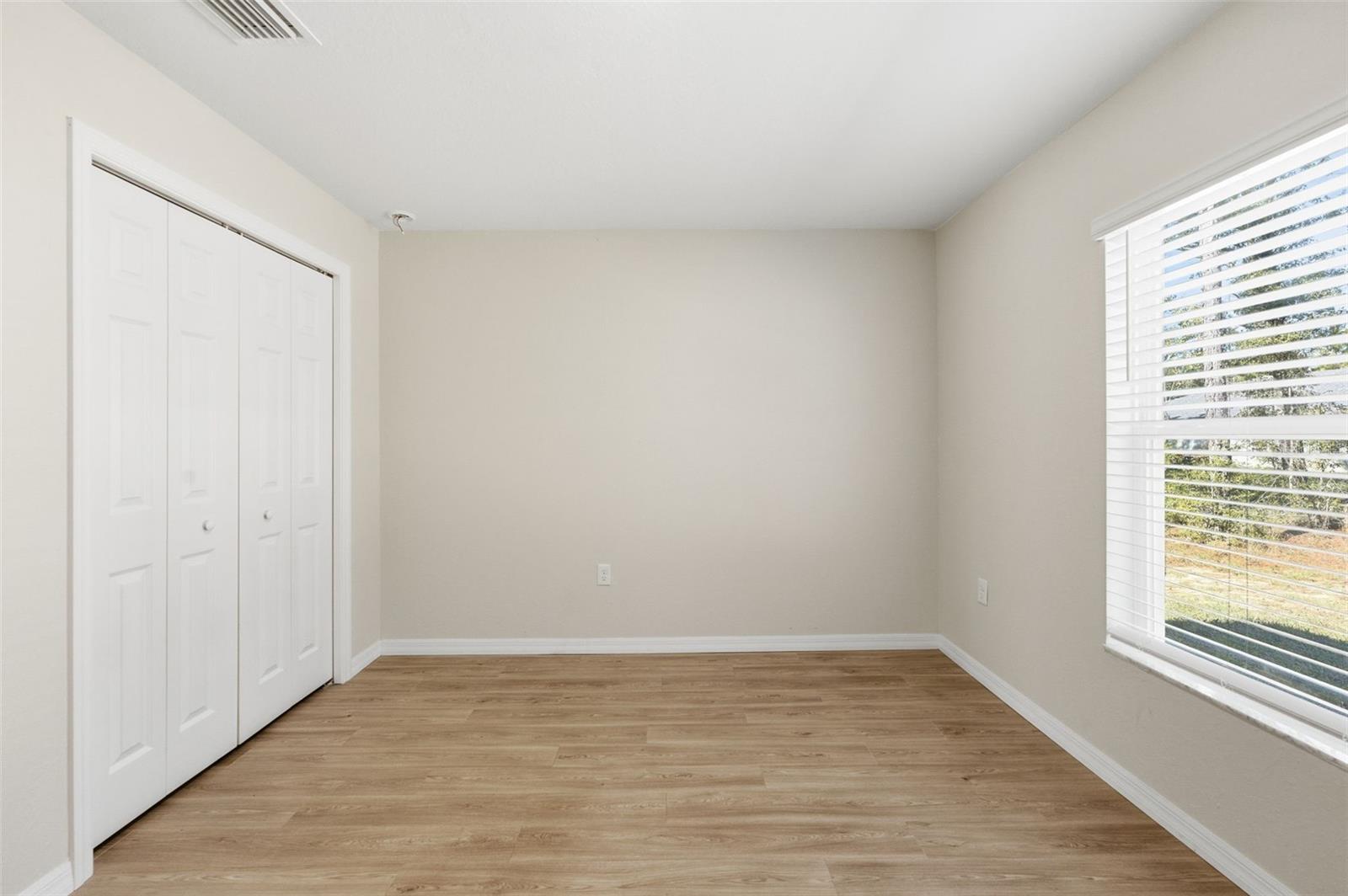 Listing photo id 29 for 2039 Shellbark Drive