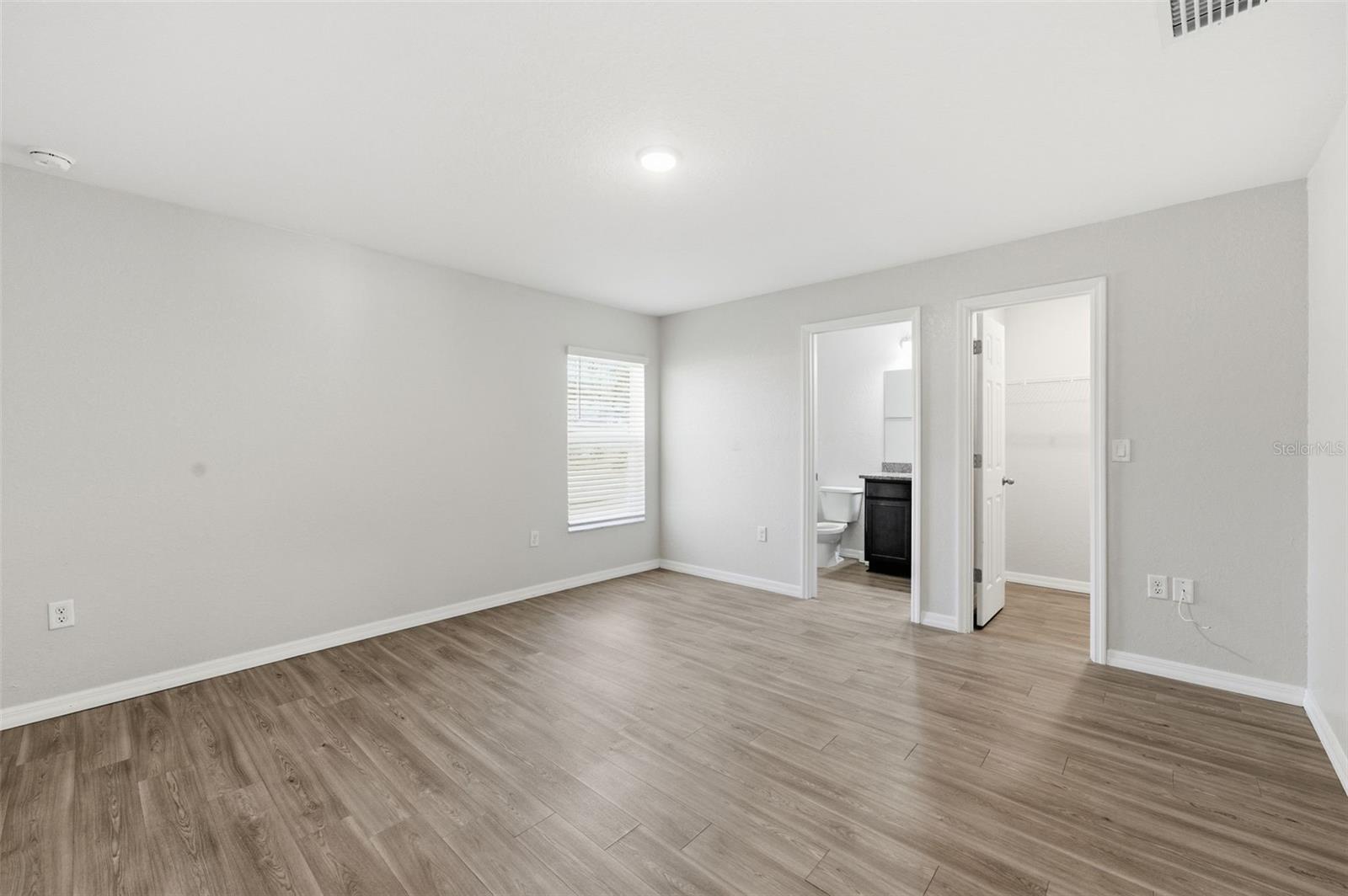 Listing photo id 30 for 2039 Shellbark Drive