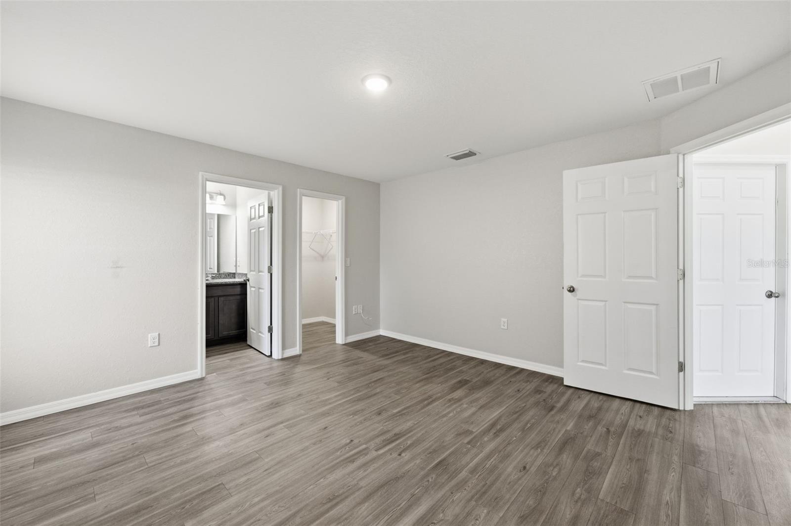 Listing photo id 31 for 2039 Shellbark Drive