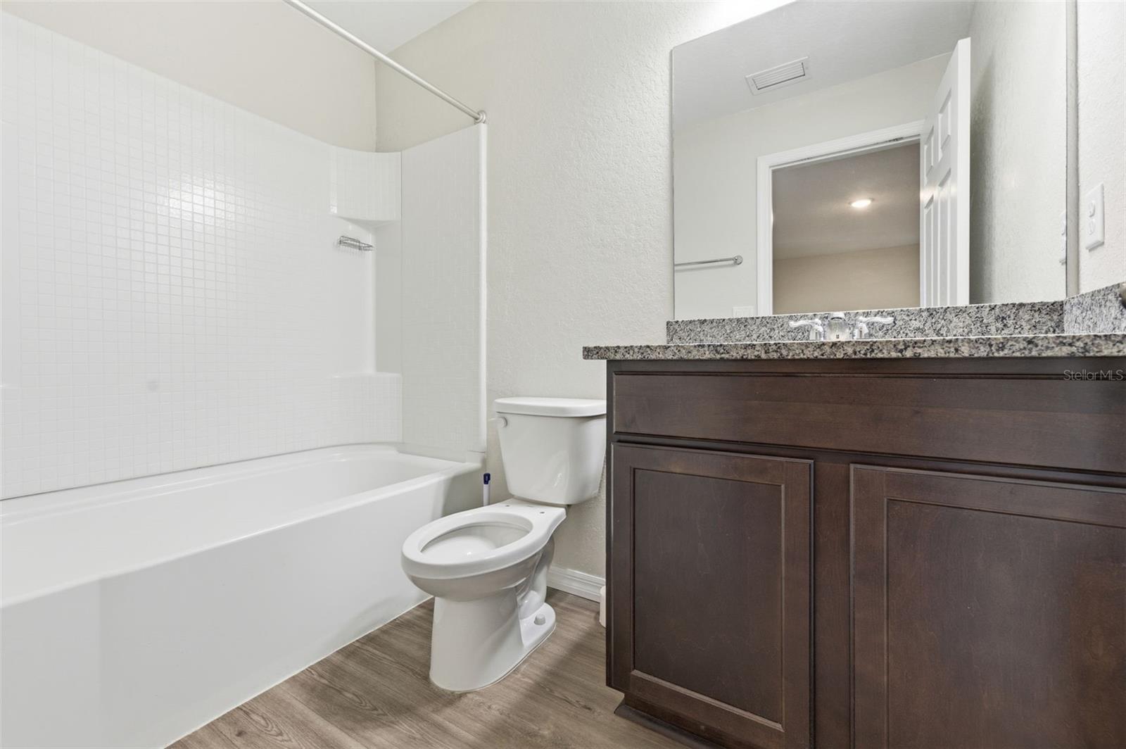 Listing photo id 32 for 2039 Shellbark Drive