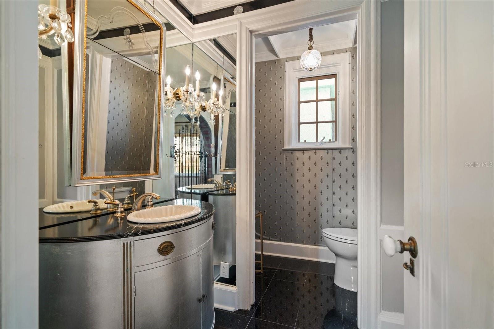 Image 10 of 81 For 1102 Palm View Avenue