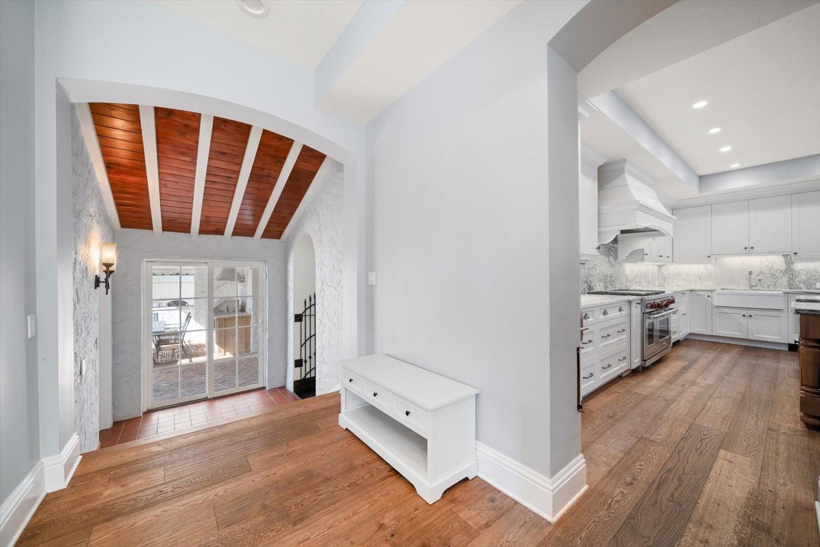 Image 25 of 81 For 1102 Palm View Avenue