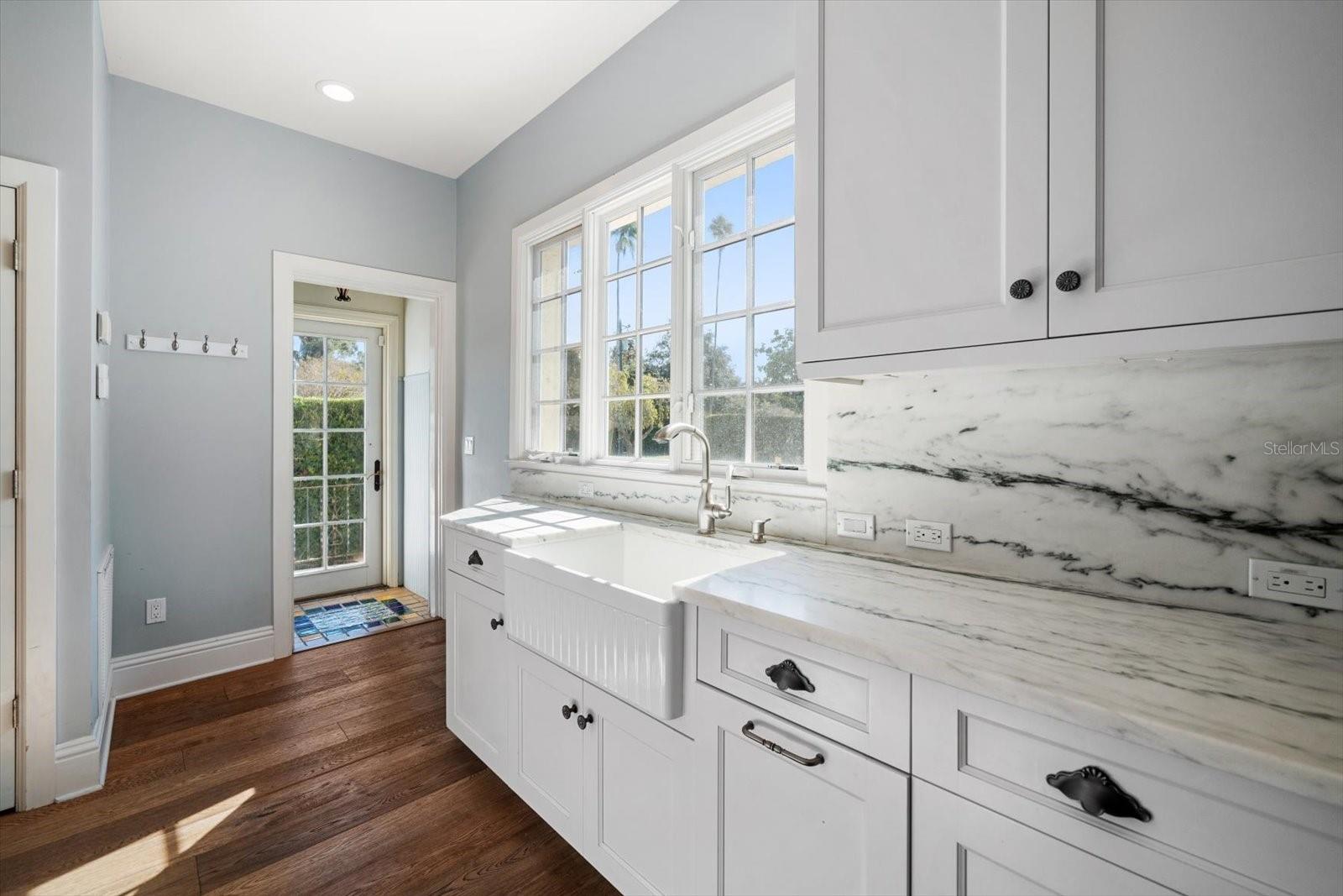 Image 26 of 81 For 1102 Palm View Avenue