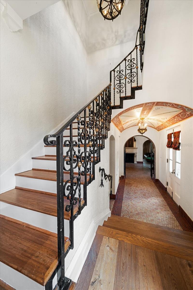 Image 27 of 81 For 1102 Palm View Avenue