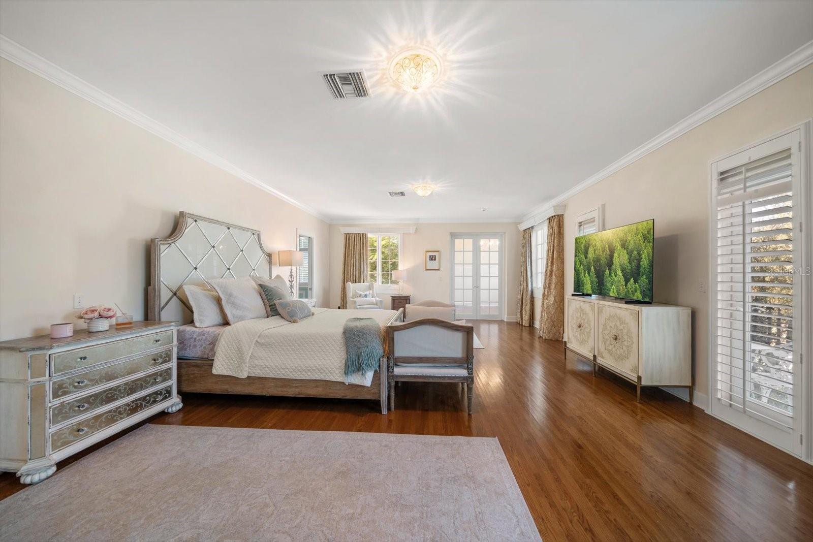 Image 29 of 81 For 1102 Palm View Avenue