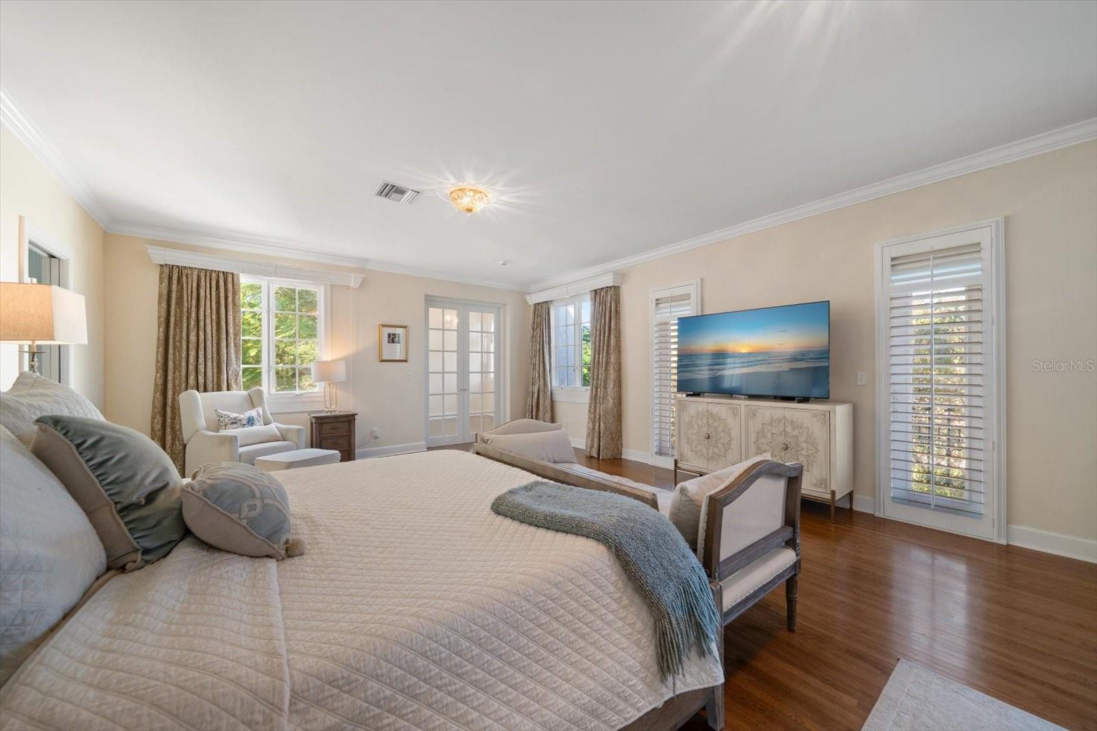 Image 30 of 81 For 1102 Palm View Avenue