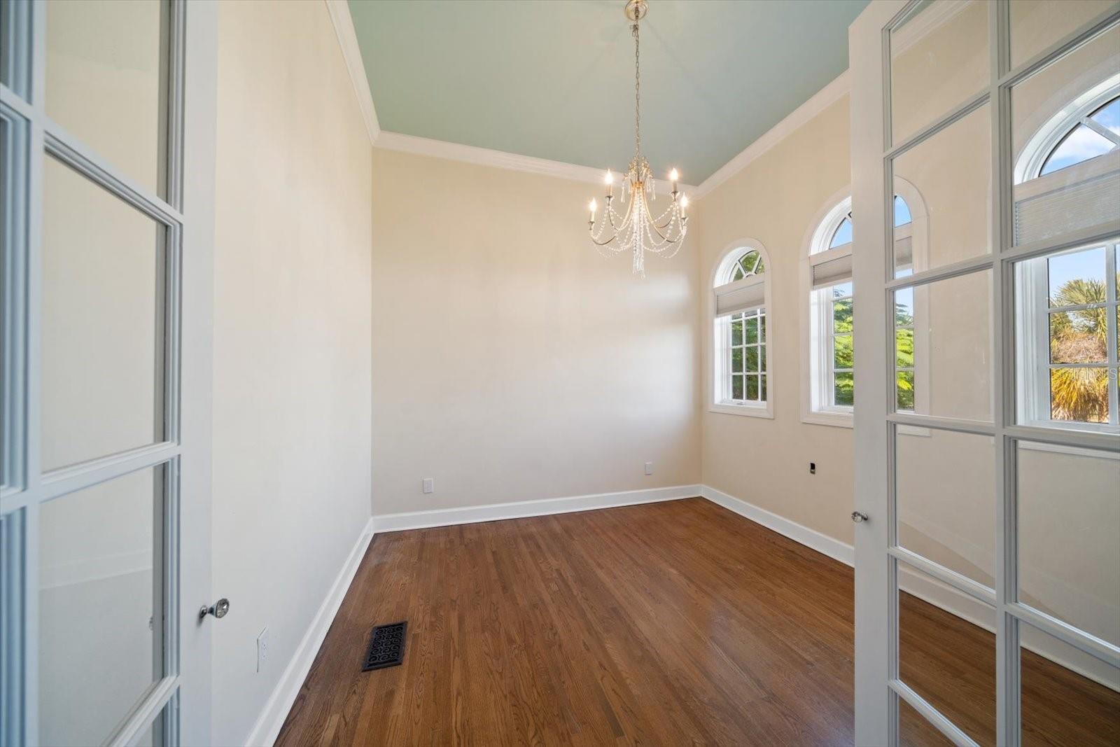 Image 31 of 81 For 1102 Palm View Avenue