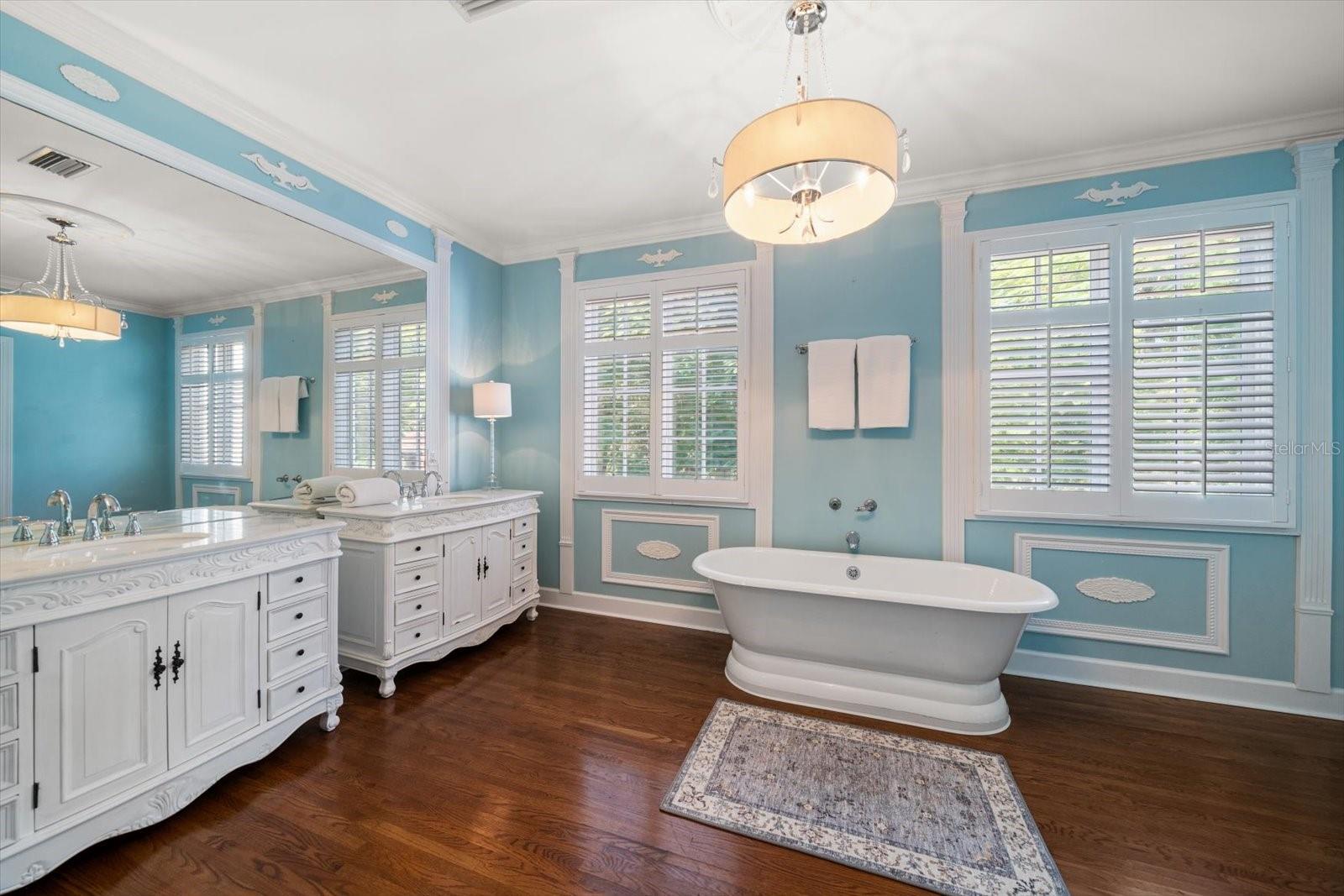 Image 33 of 81 For 1102 Palm View Avenue