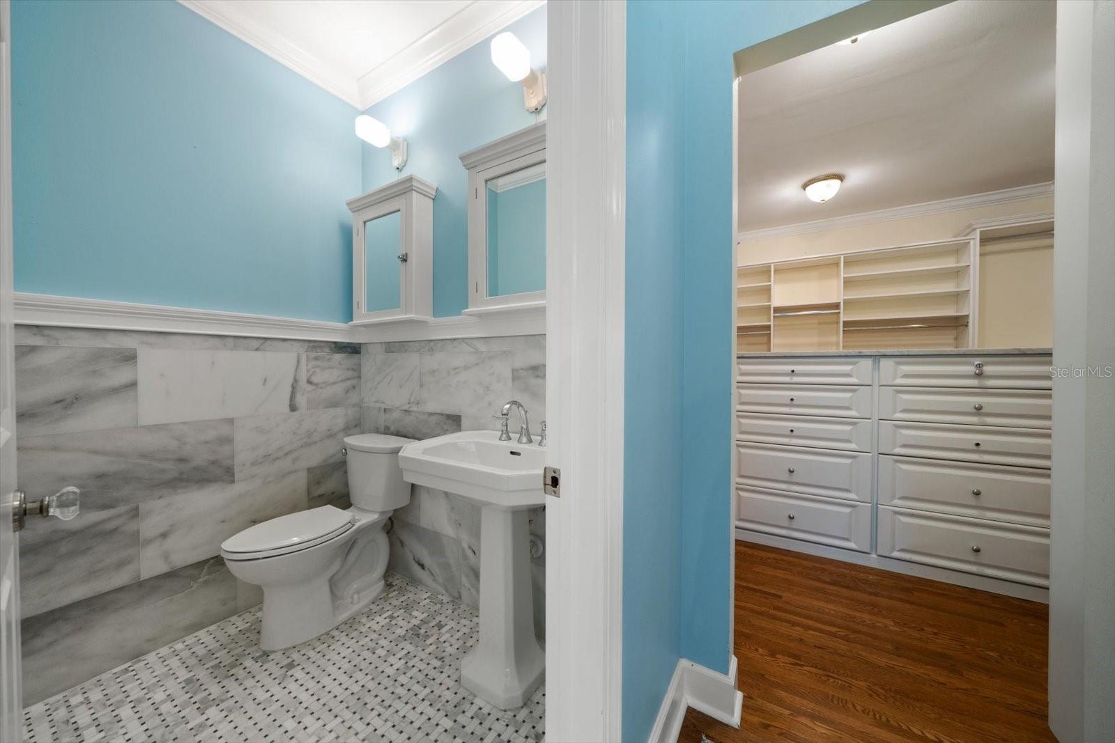 Image 35 of 81 For 1102 Palm View Avenue