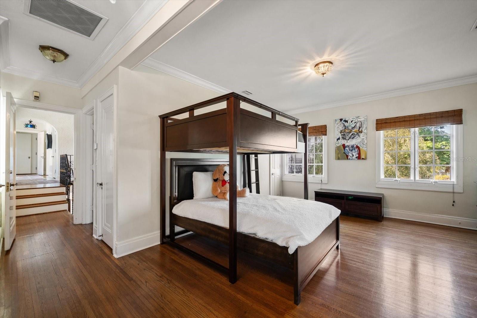 Image 38 of 81 For 1102 Palm View Avenue