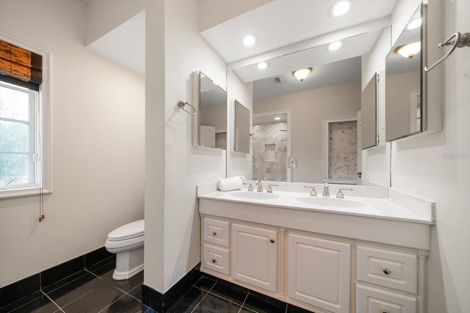 Image 39 of 81 For 1102 Palm View Avenue