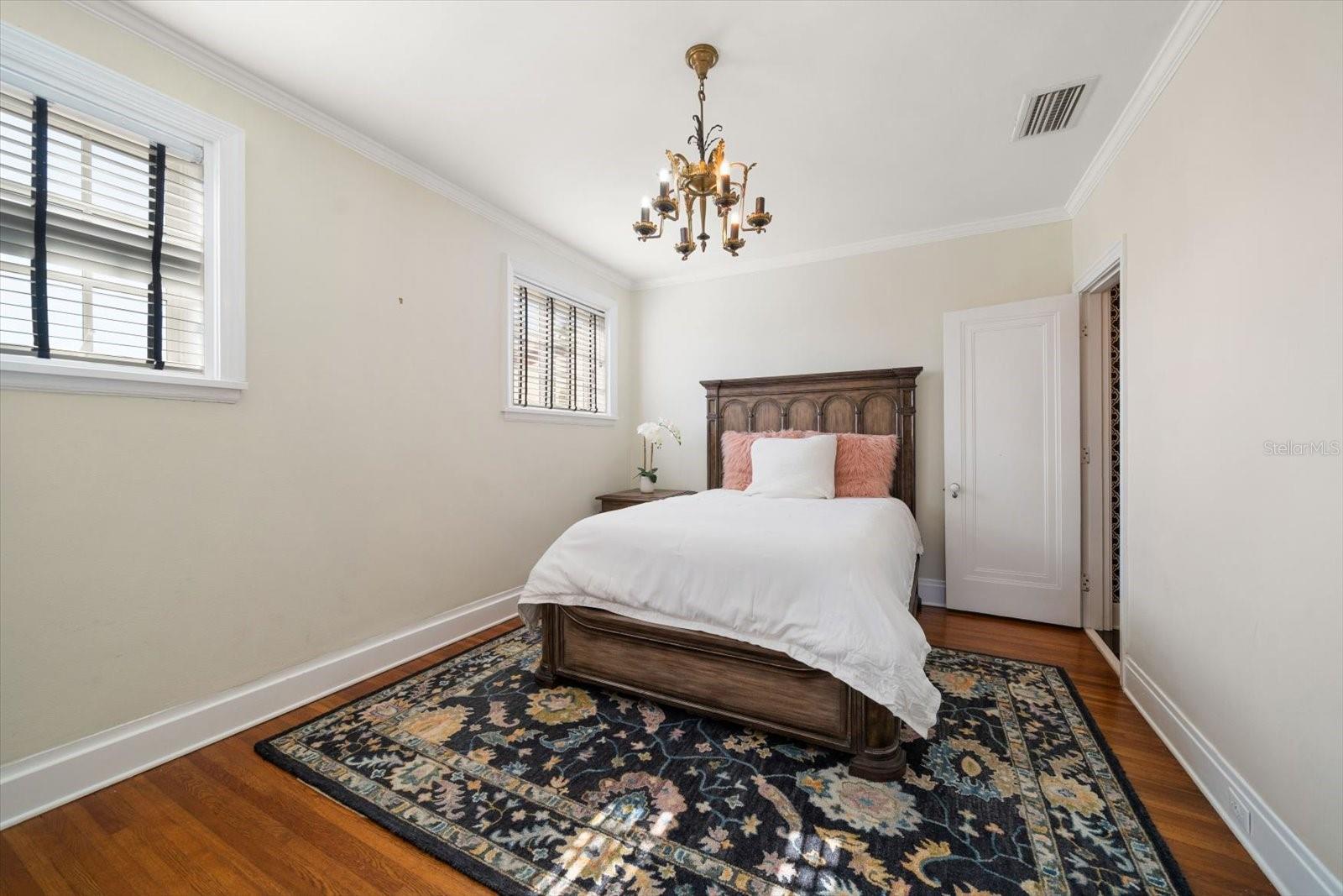 Image 41 of 81 For 1102 Palm View Avenue