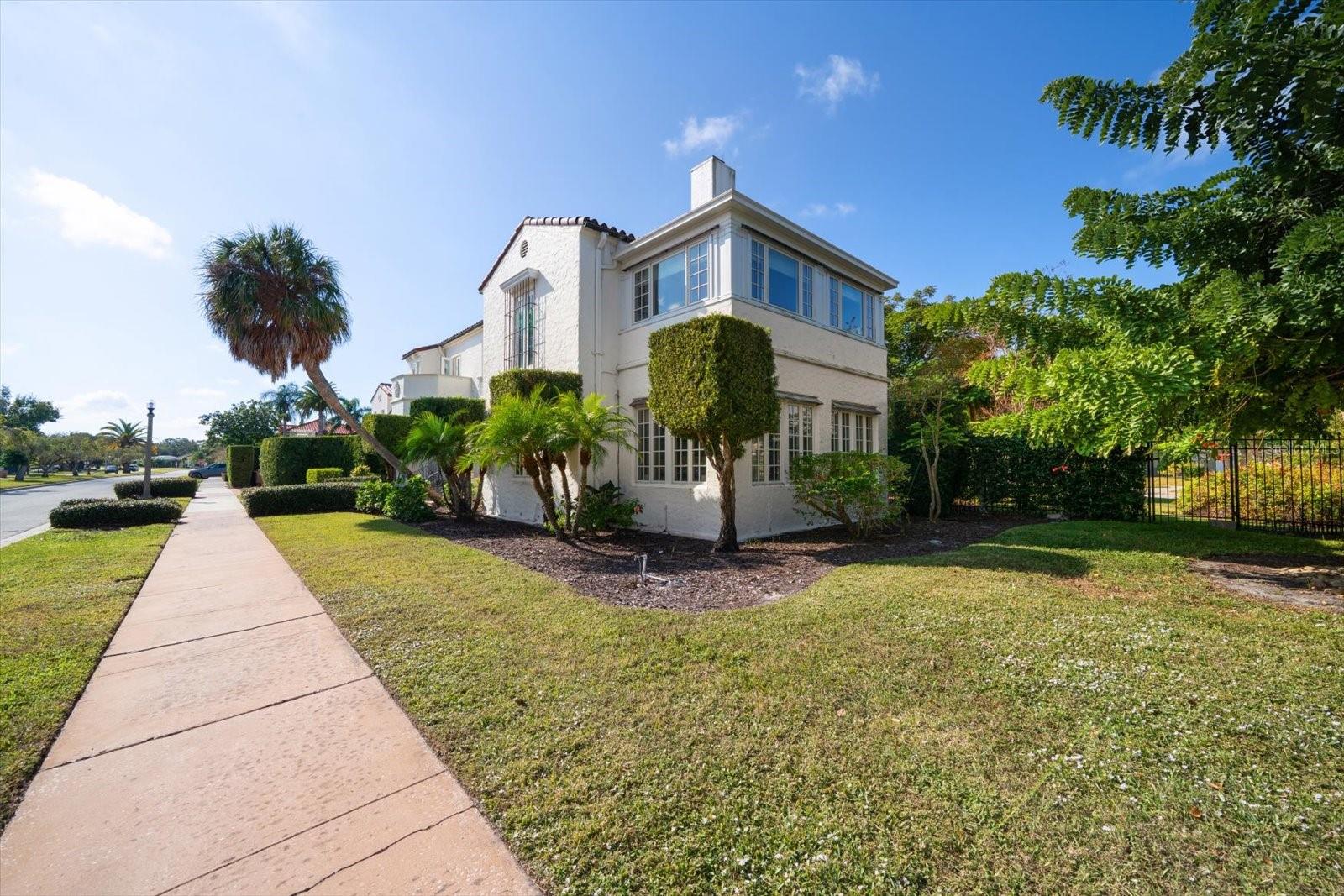 Image 43 of 81 For 1102 Palm View Avenue