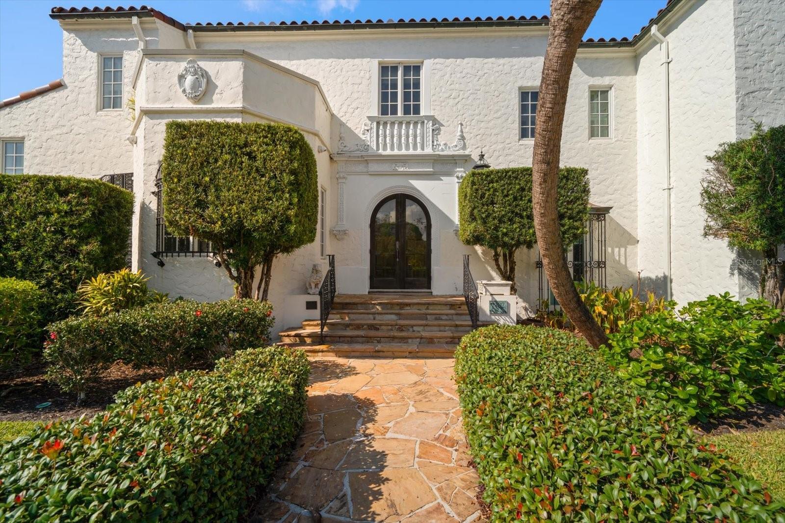 Image 5 of 81 For 1102 Palm View Avenue