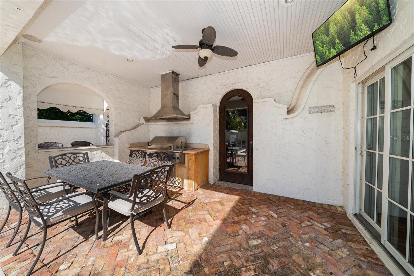 Image 52 of 81 For 1102 Palm View Avenue