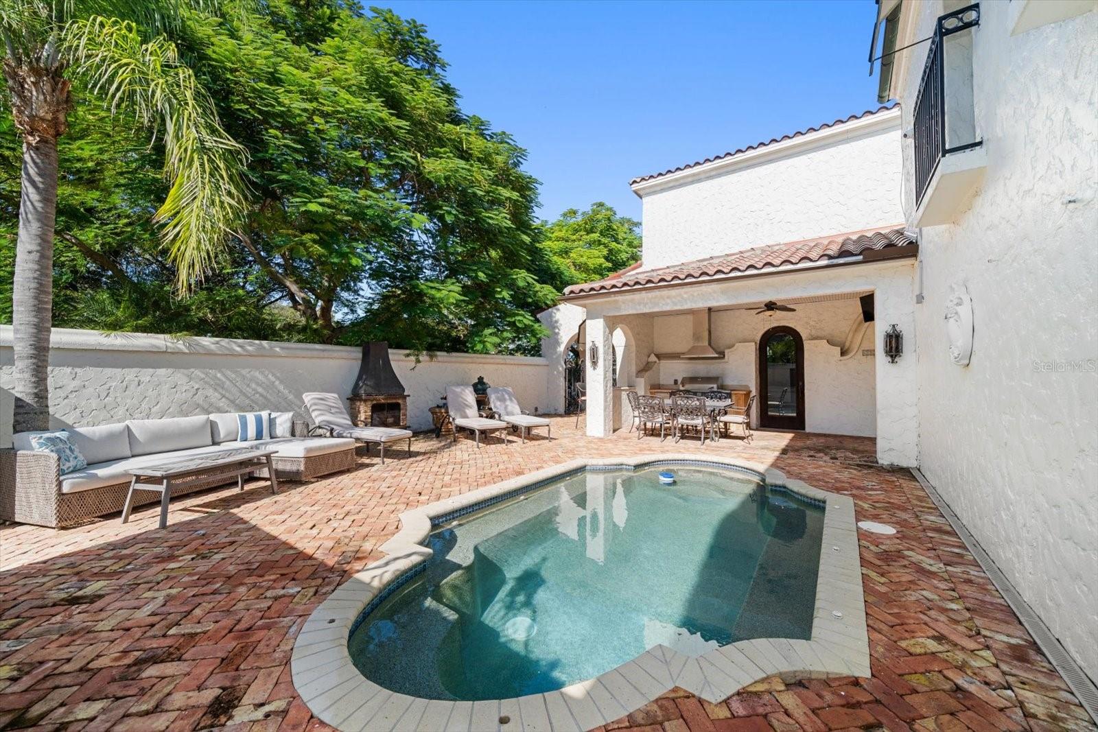 Image 54 of 81 For 1102 Palm View Avenue