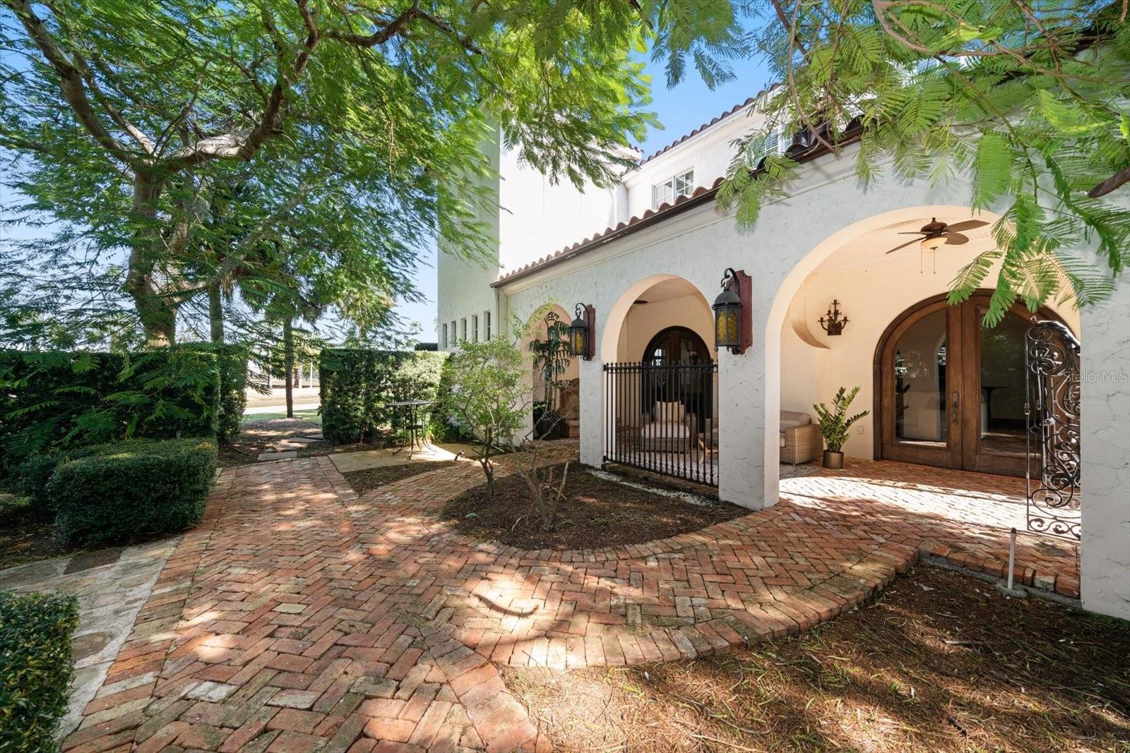 Image 57 of 81 For 1102 Palm View Avenue