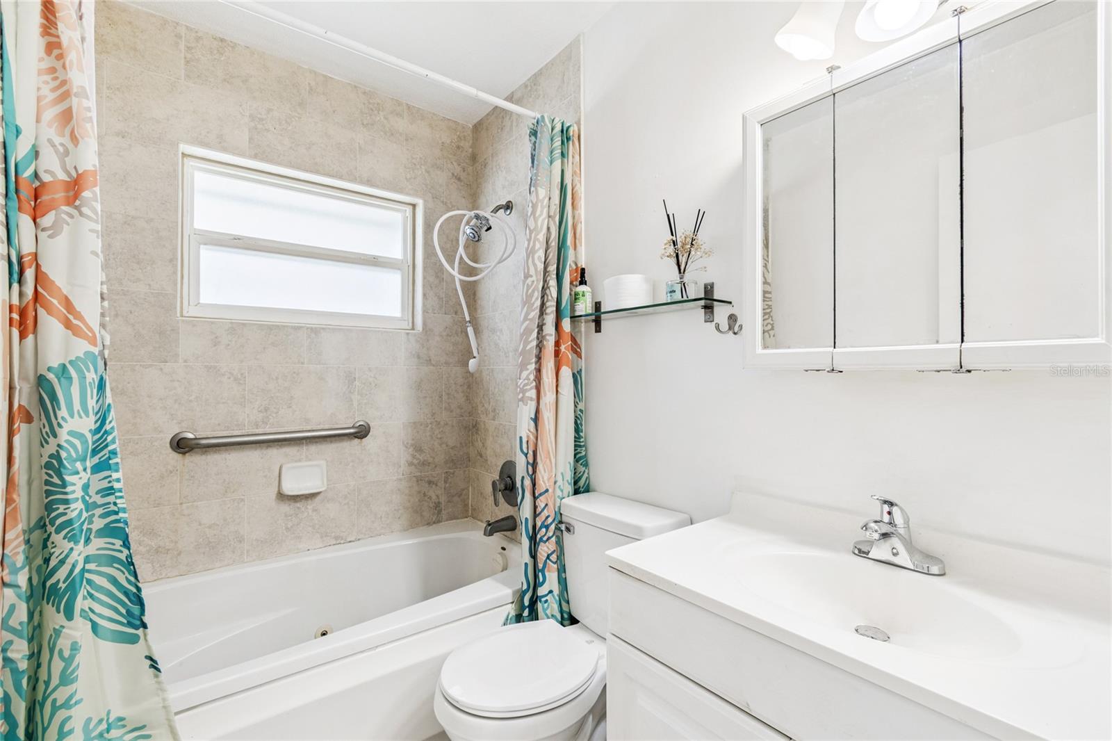 Image 11 of 28 For 5122 Iris Drive N 12