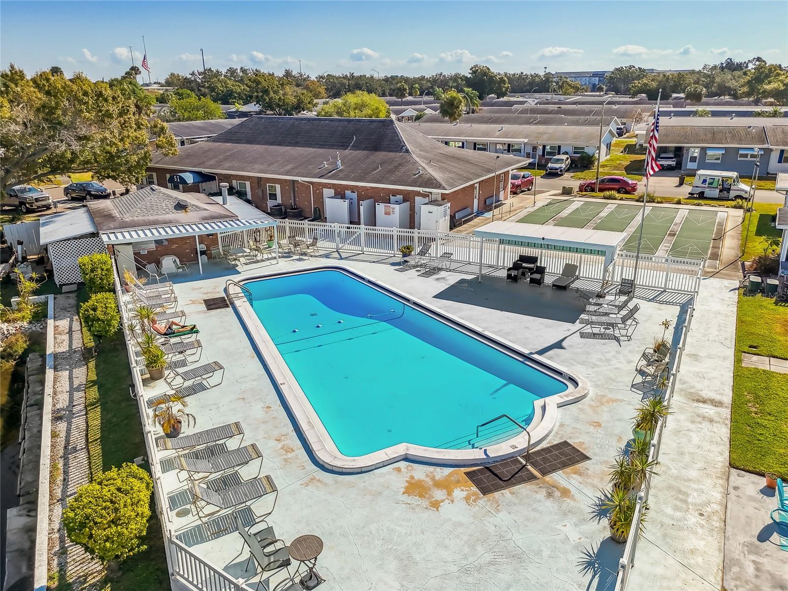 Image 23 of 28 For 5122 Iris Drive N 12