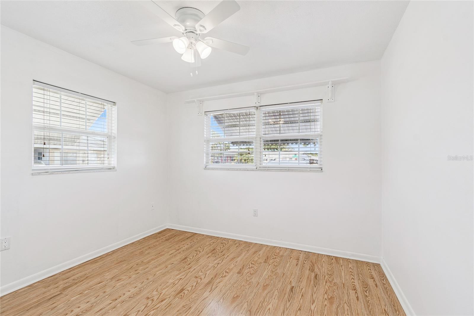 Image 9 of 28 For 5122 Iris Drive N 12