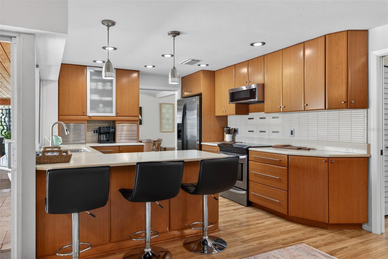 Listing photo id 10 for 4461 38th Way S