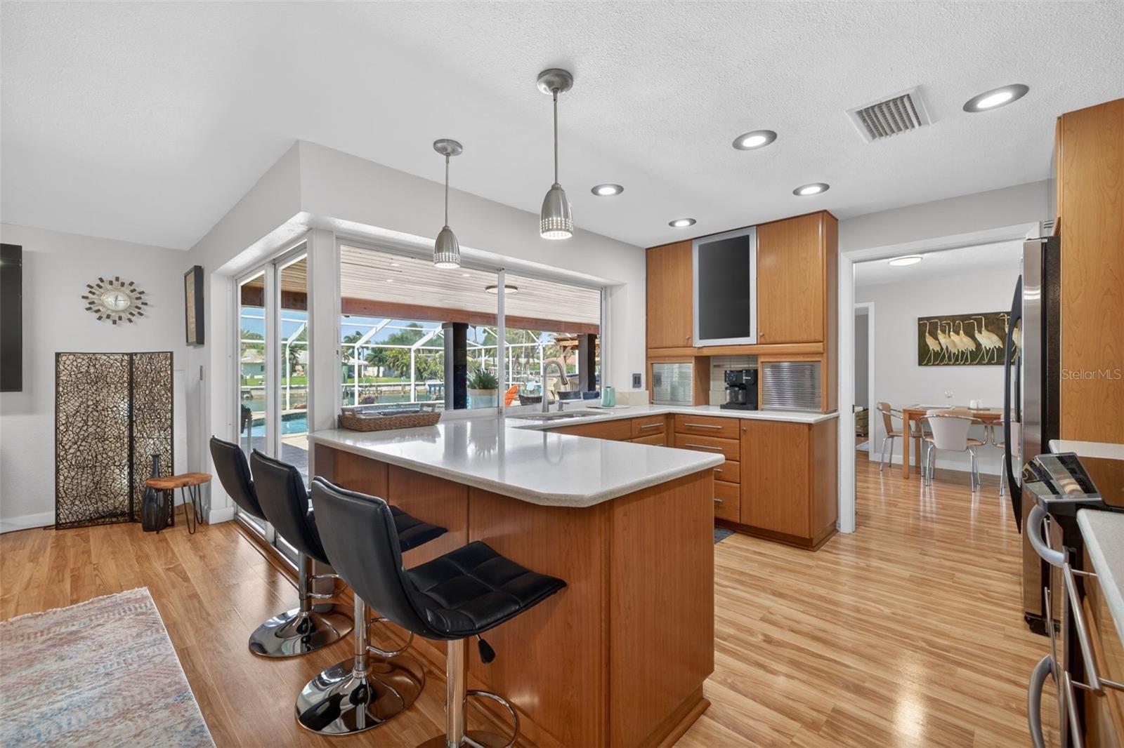 Listing photo id 11 for 4461 38th Way S