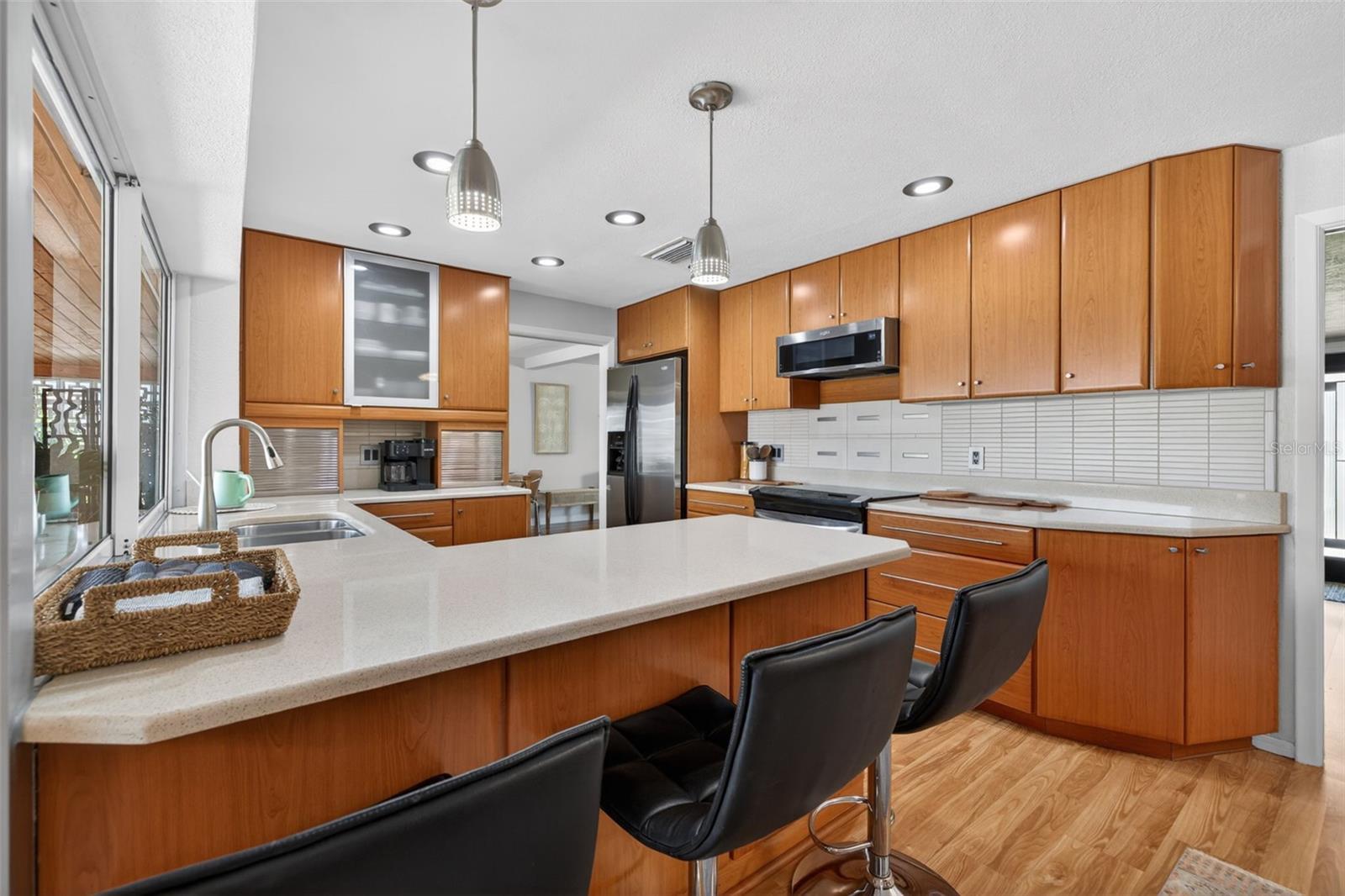 Listing photo id 12 for 4461 38th Way S