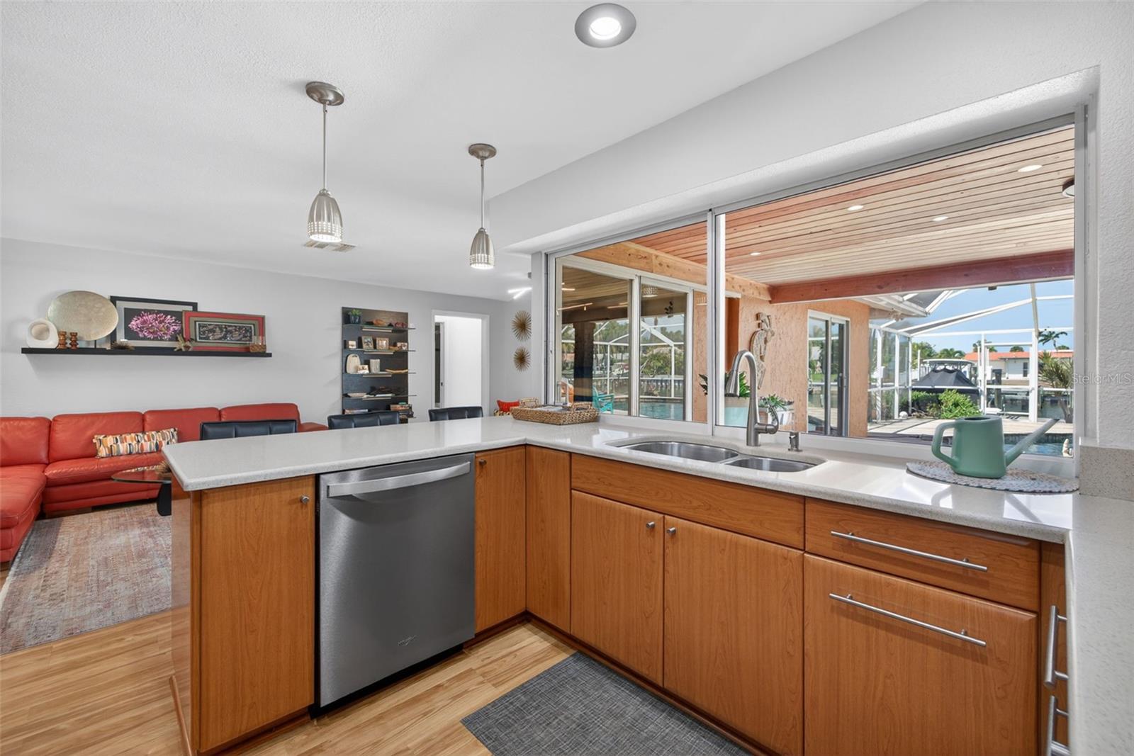 Listing photo id 14 for 4461 38th Way S